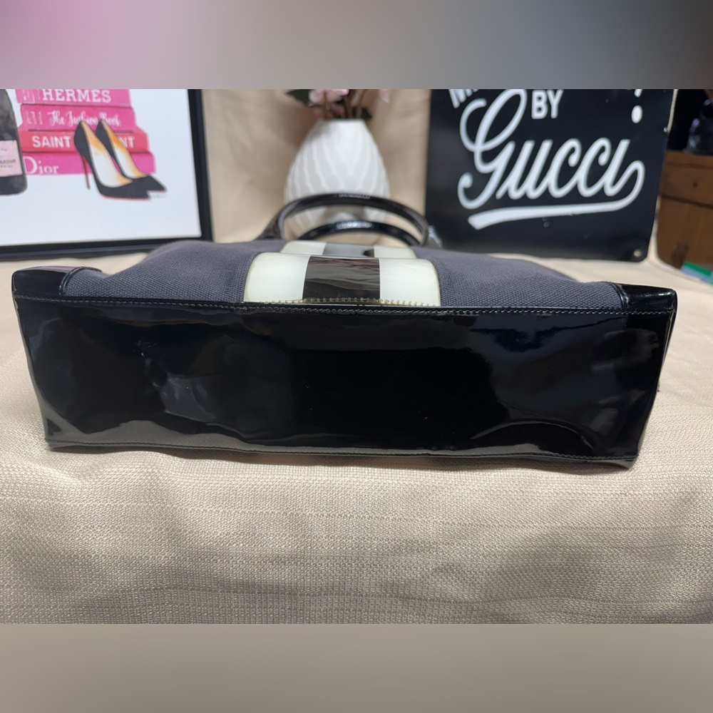⭐️EUC Gucci Black and Gray Women's Bag - Picture 5 of 11